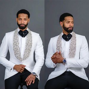 Moderne Männer Blazer Hochzeit Smokedos Schal Revers Single Breasted Strass -Zeremonie formelle Bräutigam -Tragen -Party -Geburtstagshosen Anzüge 2 Stücke Mitte gemacht