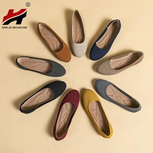 Sıradan ayakkabılar 2024 düz kadın tek basit düz renkli kadın yuvarlak ayak parmağı bahar sonbahar rahat lateks iç taban