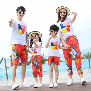 夏の家族マッチング衣装ホリデーシーサイド母/父/子供2pcsセットTシャツ+ショーツカップルマッチング衣料品