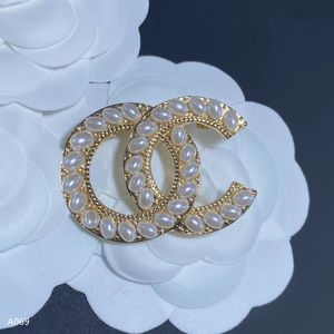 20style Luxury Men Women Designer Brand Letter Brooches 18K Gold Plated Inlaid Crystal Rhinestone Jewelry Brooch Marry Wedding Suit Pins Party Fashion Accessories