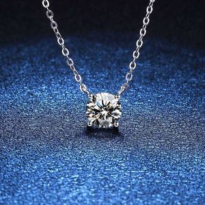 S925 Live Broadcast Sterling Sier Mozanite 1 Necklace for Female Luxury Four Claw Plated Pt950 Mozanite Clavicle Chain