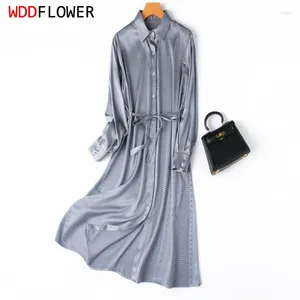 Lässige Kleider Frauen Seidenhemd Kleid 93% Mulberry 7% Spandex 21 Momme Jacquard Blue Grey Gürtel Taille Langarmdehellgepackt Midi M1065