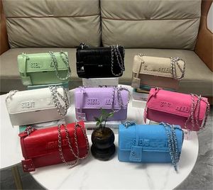 QQ 2024 Ünlü Tasarımcı Omuz Çantası Zinciri Crossbody Tote Kadınlar Klasik Çanta Çantası Lüks Alışveriş Cüzdanı Gündelik Büyük Kapasite Çantaları Moda Çantaları 0