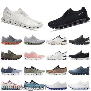 Najwyższej jakości na zewnątrz 5 butów do biegania Casual Designer Platforme Sneakers Clouds Absorbrings All Black White Grey for Women Mens Training Trainers