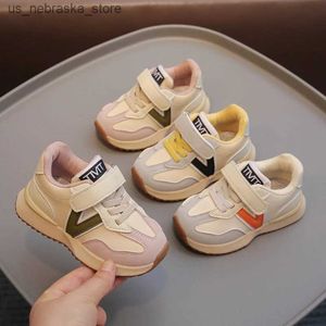 Sneakers pojkar flickor mjuk ensam avslappnad ny 2024 mode trend löpskor baby barn pu canvas barn utomhus sport q240412