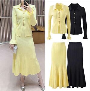 2024self-portrait New Cream yellow elastic collar with metal buckle knitted top and skirt set