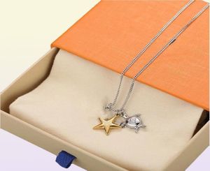 Turtle Star Blue Lettera Treinone Collana a sospensione per uomini Donne è una catena di gioielli di design semplice ed elegante catena d'oro LU3182579