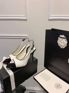 2023 Sommermarke Designer Leder Frauen039s Sandals Classic Niethöre sexy Luxuspumpen Hochzeitsfeier mit Low Shoes9236752