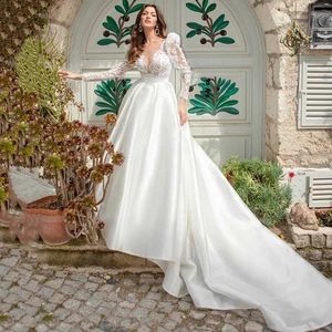 Elegant v-hals bröllopsklänning långa ärmar a-line 2022 prinsessa bröllopsklänningar spetsapplikationer knapp vit satin vestido de novia bes121