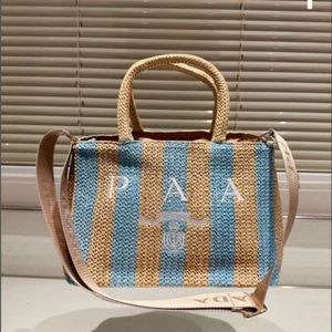 2024 Summer Stripe Straw Bags Designer Bag Woman Crochet Tote Bag Luxury Handbag Summer Shopping Purse Totes Axel Handväskor Triangel