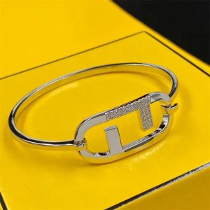Luxus-Designer-Armbänder Mode Casual Brand Armband für Frauen Klassiker Goldener Buchstaben Diamonds Armband SP3-6 Kettenketten Bangel Silberschmuck CXG2404202-6