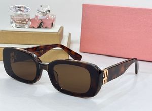 O occhiali da sole da donna per estate popolare 94 AV stilista elegante in stile esterno Uv400 anti-ultravioletta piastra retrò acetato vetro a cornice full cornice scatola casuale