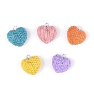 20pcs 15 mm Cincarigni in resina a forma di cuore per cravatta per pendenti fai-da-te Braccia Accessori per i gioielli di moda