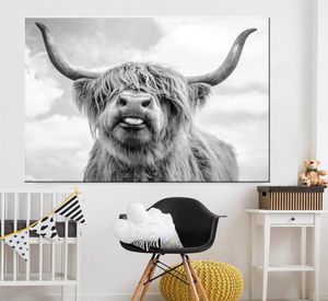 Czarne białe Highland Cow Cow Cow Cow Center Art Nordic Paintings Plakat i druk skandynawski obraz ściany do salonu5768688