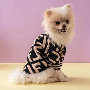 Hundkläder Autumn Winter Warm Clothes Designer Sweater Schnauzer Chihuahua French Bulldog Teddy Small Medium Luxury Cat Sweatshirt husdjursartiklar grossist