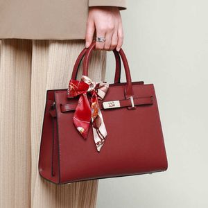 Väska Viney Versatile Womens stor kapacitet röd brud bröllop höst och vinter läder mödrar handväska