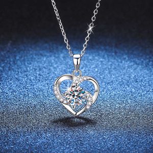Sang Stone Mo Clavicle Chain S925 Sterling Sier Halsband Kvinnlig Eternal Heart Pendant Tanabata Valentines Day Gift