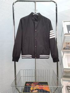 Män hoodie klassisk casual varumärkesjacka Skjorta dubbelvävd material Bombarejackor Armfickdekoration Asiatisk storlek V-Neck Spring Coat#C6