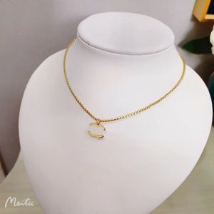 Designers Classic Style Gold Plated Necklace Design Luxury Halsband för charmiga flickor Högkvalitativa hänghalsband med boxbutikgåvor Födelsedagsfest