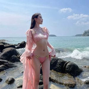 Celebrità di Tmoo Internet Lo stesso Instagram Bikini sexy e puro desiderio piccante ragazza con piccoli seni che si radunano per il costume da bagno diviso per le vacanze in spiaggia Honey D8W7