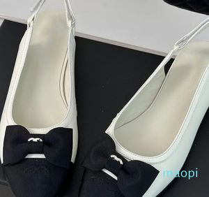 Damska marka sukienki luksusowy designer klasyczny podwójny kolor blokowane sandały z łuku importowane owczarek przeciwpania