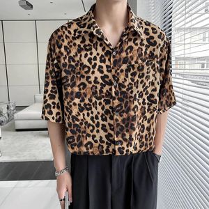 Mäns avslappnade skjortor leopardtryck för män skjorta och bluskläder i koreanska kläder toppar saker arbete slitage man 2024