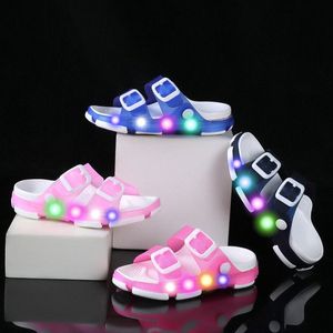 Kids Slides Pantoffers Strand LED Leuchten Sandalen Schuhe Schnallen im Freien Sneaker Größe 20-35 I9P5#