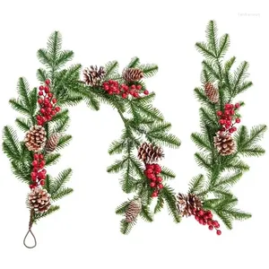 Dekorativa blommor 5.1ft Artificial Christmas Pines Garland med Red Berry Branch Cones Winter Greenery Sunflower Candle Ring Dog Door