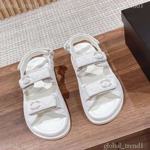 Chanells New Hook Womens Loop Sandals مصمم فاخر أزياء مسطحة أسفل الجلد متعدد الاستخدامات في الهواء الطلق الرياضة الرومانية الأحذية الرومانية الساحرة أحذية تشينيل 5988