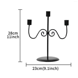 Titolare dei titolari di candele 3 Arms Candelabra Metal Candlestick Stand conico europeo per centrotavola da tavolo Decor desktop Church Church