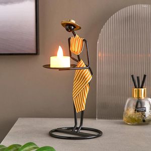 Titulares de vela Vintage Candlestick Pequenos ornamentos para casa Romantic Candlelight Dinner Girl Decoration Props Table