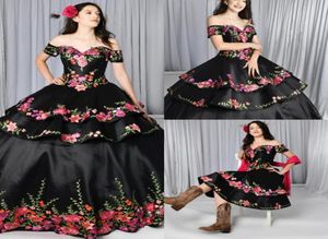 2022 Czarne sukienki Quinceanera Charro Odłączana spódnica Kwiatowa haft z ramion Słodka 16 sukienka Meksykańska Plus Size 9256255
