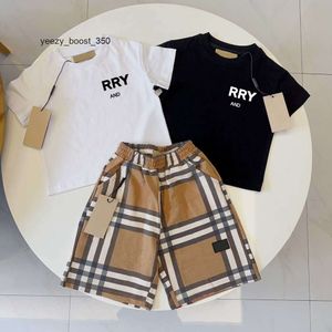 Butberrys Burbrerieds Designer Baby Kids T -Shirts Shorts Sets Kleinkind Jungen Mädchen Kleidung Set Kleider Sommer weiß schwarzer Luxus -Tracksanzug Jugendsportler