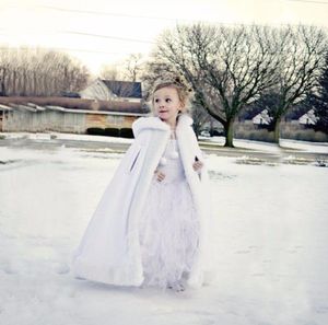 Lovely Girls Cape Custom Made Kids Wedding Cloaks Faux Fur Jacket For Winter Kid Flower Girl Satin Hooded Child Coats5276797