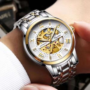 Çift taraflı oyuk turbillon, su geçirmez aydınlık kelebek tokası, Business Men's Watch ile tam otomatik mekanik