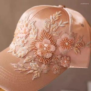 Ball Caps 202403-shi Ins Chic Designer Satin Gloss Beaded Flower Embroidery Lady Baseball Hat Women Leisure Visors Cap