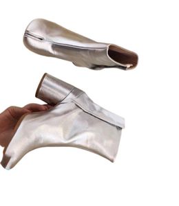 완벽한 공식 품질 Maison Tabi 가죽 부츠 럭셔리 패션 스트리트 스타일 신발 새로운 디자이너 Splittoe Margiela 발목 MM6 B5916069