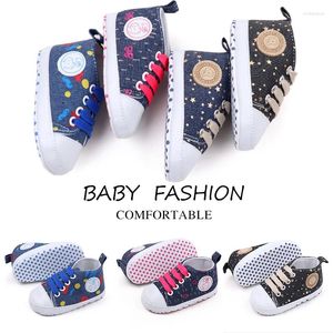 Pierwsze Walkers Baby Buty płócienne moda Wysokiej jakości miękka bawełniana koronkowa koronkowa w górę swobodną wiosnę i jesień na 0-18 miesięcy YS-19