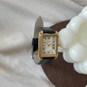 Relógios de pulso vintage Roman Small Dial Watch Sweet Leather Strap Casual Feminino Relógios Bracelete Quartz Ladies Mulheres Relógio Pulso