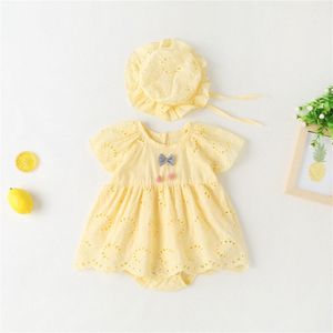 ベビーロンパーズキッズ服の幼児ジャンプスーツ夏の薄い新生児服と帽子ピンク黄色の白いk9lp＃