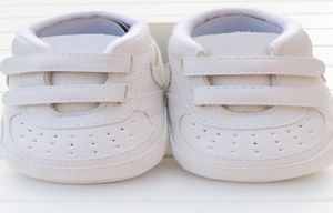 Neugeborenes Baby First Walkers Schuhe Frühling Herbst Jungen Mädchen Kinder Kinder Kleinkind Klassiker Sport Sneakers Soft Soled Antislip Shoes9581756