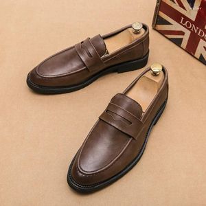 Lässige Schuhe klassische braune Braunerlehre Herren Mode Slip-on Control bequemes Hochzeit Leder faule Kleidung