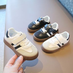 Bahar tarzı erkek spor ayakkabıları rahat masa ayakkabıları kızların küçük beyaz ayakkabıları, yumuşak çözülmüş bebek düz ayakkabıları