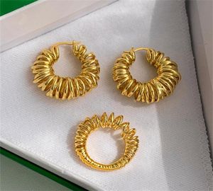 Europäische und amerikanische Spring Gold Ohrringe Stud Nische Design Highend Light Luxury Fashion Tide Marke Retro Wild Jewelry Geschenk1689090