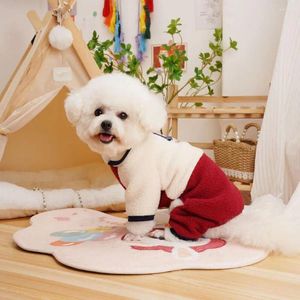 Macacão de estimação na moda com roupas de tração com macacões aconchegantes, calor de inverno para cães gatos design de quatro pernas elegantes