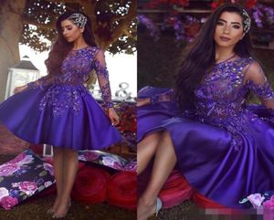 2019 långa ärmar Royal Blue Prom Dresses Short Luxury Beading Sequin Jewel Sheer Neck Illusion Mini Girls Graduation Evening Par1015639