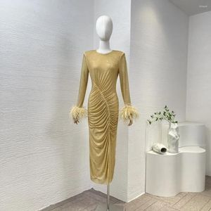 Casual Dresses 2024 Autumn Yellow Vintage Diamonds Graceful High Quality Feathers Fashion Design Pleating Women Luxury Midi Dress