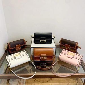 Klassisk designer handväska mode kvinnors lås fångar påsar mode underarm axelväska kuvertväska plånboken