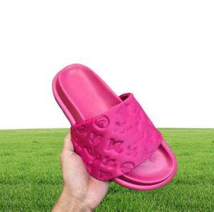 Designer Mulheres Puffy Mulhers Men Men Black Scuff Sandálias planas Almofadas de piscina Mulas de sol com cinta frontal acolchoada Slides Fuchsia E4249218