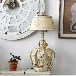 Candele Crown Base Crown Base White Rustic Metal Vintage Lantern Lampada da tavolo